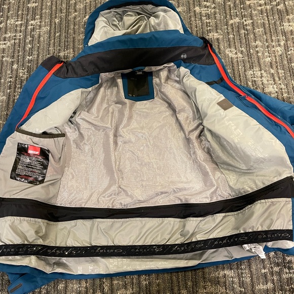Oakley waterproof 3 in 1 ski jacket with removable liner - Picture 5 of 13